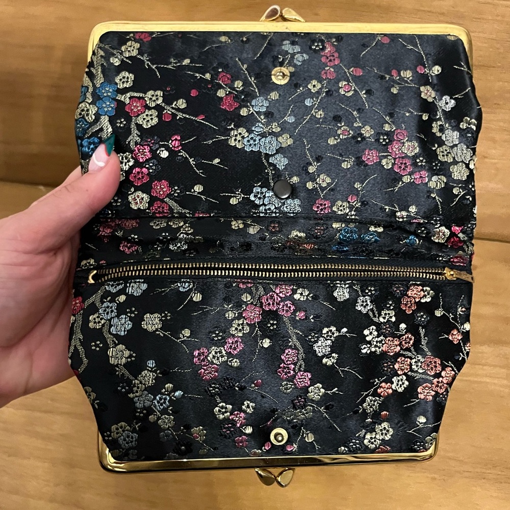 Vintage Black Floral Clutch - Picture 2 of 7